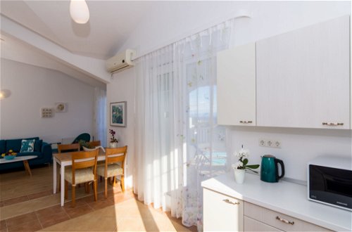 Foto 13 - Apartamento de 1 habitación en Okrug con jardín y vistas al mar