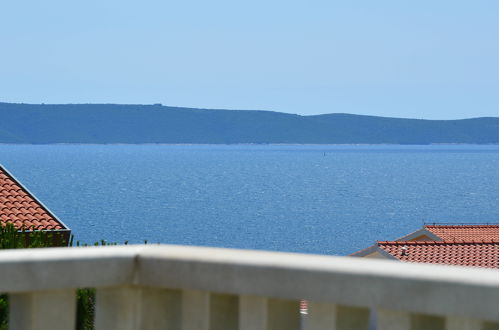 Photo 10 - Appartement de 1 chambre à Okrug avec jardin et vues à la mer