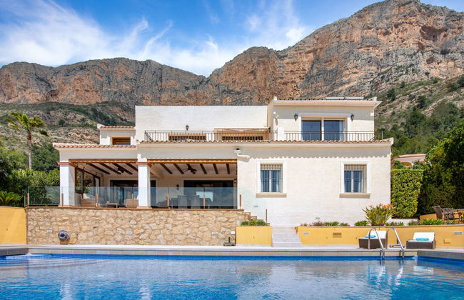 Casa de 5 quartos em Jávea com piscina privada e jardim - Foto 1