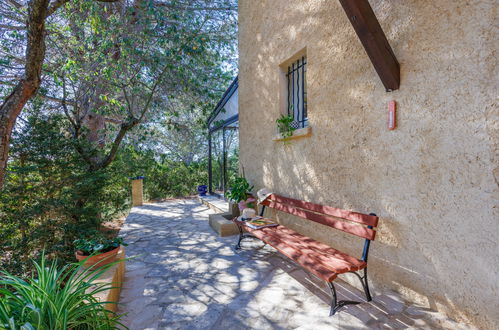 Photo 31 - 4 bedroom House in Saint-Hilaire-d'Ozilhan with private pool and garden