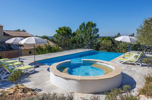 Photo 1 - Maison de 4 chambres à Saint-Hilaire-d'Ozilhan avec piscine privée et jardin