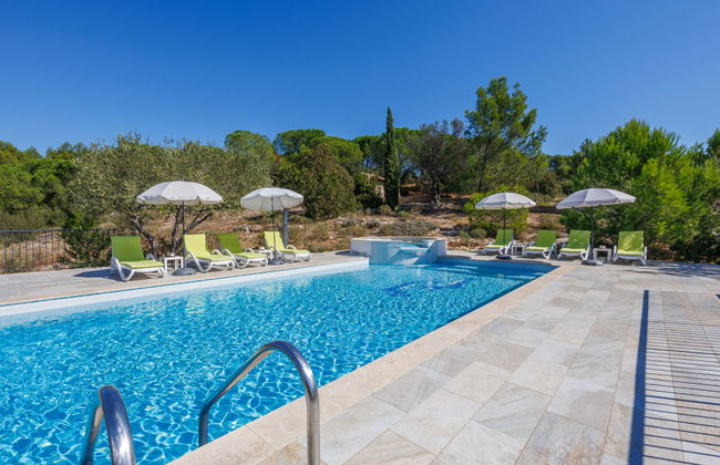 Casa de 5 quartos em Saint-Hilaire-d'Ozilhan com piscina privada e jardim - Foto 2