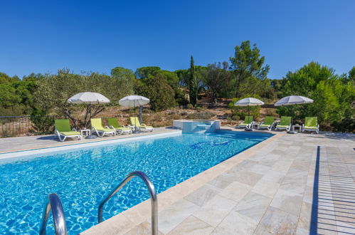 Photo 2 - Maison de 4 chambres à Saint-Hilaire-d'Ozilhan avec piscine privée et jardin