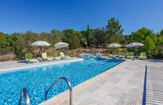 Photo 2 - Maison de 4 chambres à Saint-Hilaire-d'Ozilhan avec piscine privée et jardin