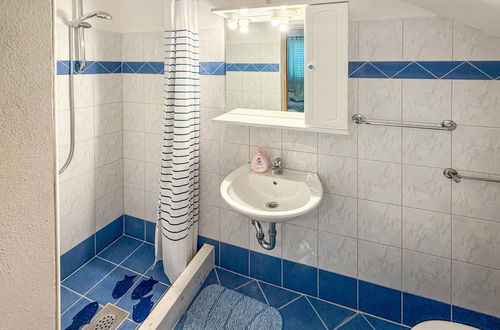 Foto 14 - Apartamento de 2 quartos em Marčana com jardim e terraço