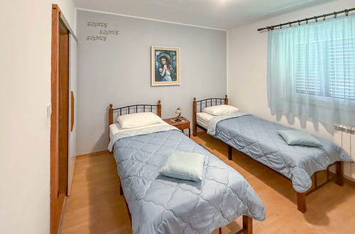 Foto 13 - Apartamento de 2 quartos em Marčana com jardim e terraço