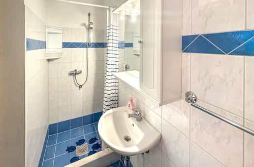 Foto 15 - Apartamento de 2 quartos em Marčana com jardim e terraço