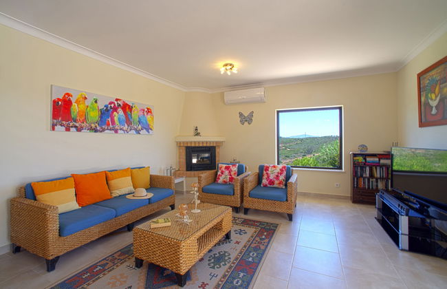 3 bedroom House in Lagos with swimming pool and garden - Photo 4