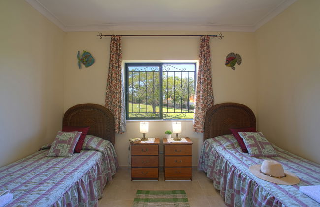 3 bedroom House in Lagos with swimming pool and garden - Photo 18