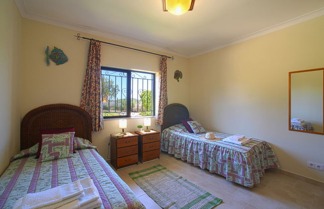 3 bedroom House in Lagos with swimming pool and garden - Photo 17
