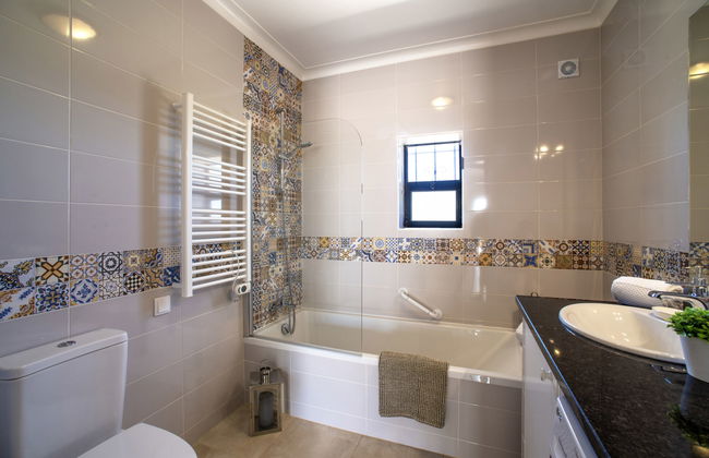 3 bedroom House in Lagos with swimming pool and garden - Photo 21