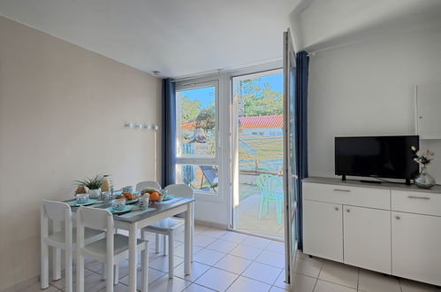 Photo 3 - 1 bedroom House in Saint-Hilaire-de-Riez with swimming pool and sea view