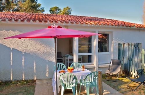 Foto 1 - Casa de 1 habitación en Saint-Hilaire-de-Riez con piscina y vistas al mar