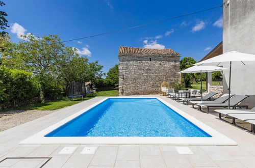 Foto 21 - Casa de 3 quartos em Žminj com piscina privada e jardim