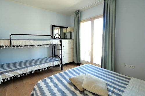 Foto 12 - Apartment mit 1 Schlafzimmer in Scarlino mit schwimmbad und blick aufs meer