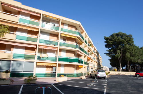 Photo 5 - Appartement de 2 chambres à Bormes-les-Mimosas avec terrasse et vues à la mer