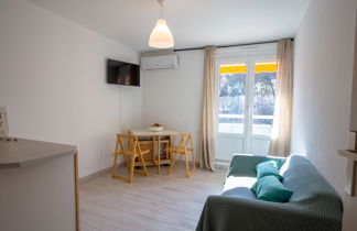 Photo 2 - 2 bedroom Apartment in Bormes-les-Mimosas with garden and terrace