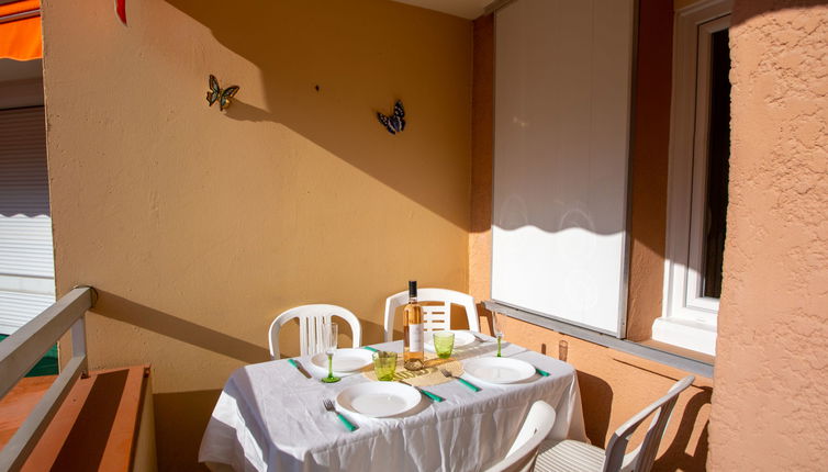 Photo 1 - 2 bedroom Apartment in Bormes-les-Mimosas with garden and terrace