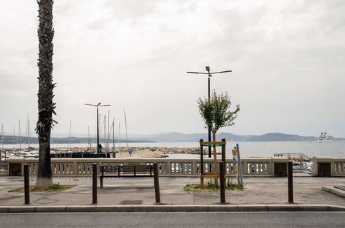 Foto 14 - Appartamento con 2 camere da letto a La Ciotat con vista mare