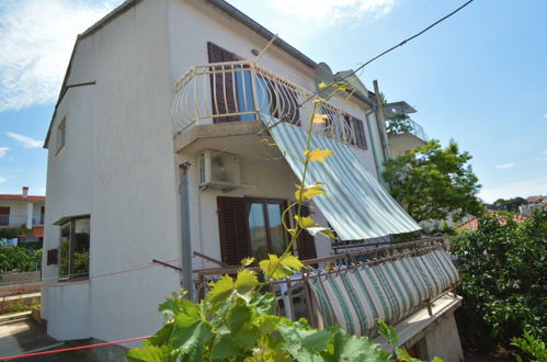 Foto 2 - Casa de 3 habitaciones en Sibenik con jardín y vistas al mar