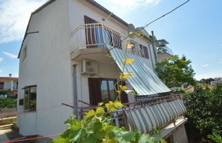 Foto 2 - Casa de 3 habitaciones en Sibenik con jardín y terraza