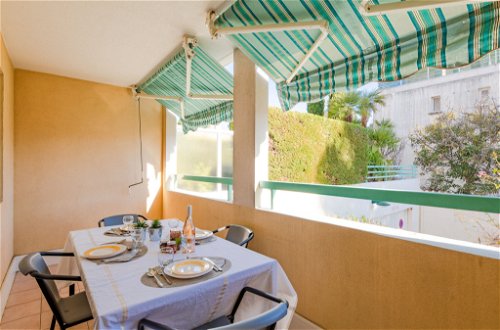 Foto 14 - Apartment mit 1 Schlafzimmer in Saint-Raphaël mit terrasse und blick aufs meer