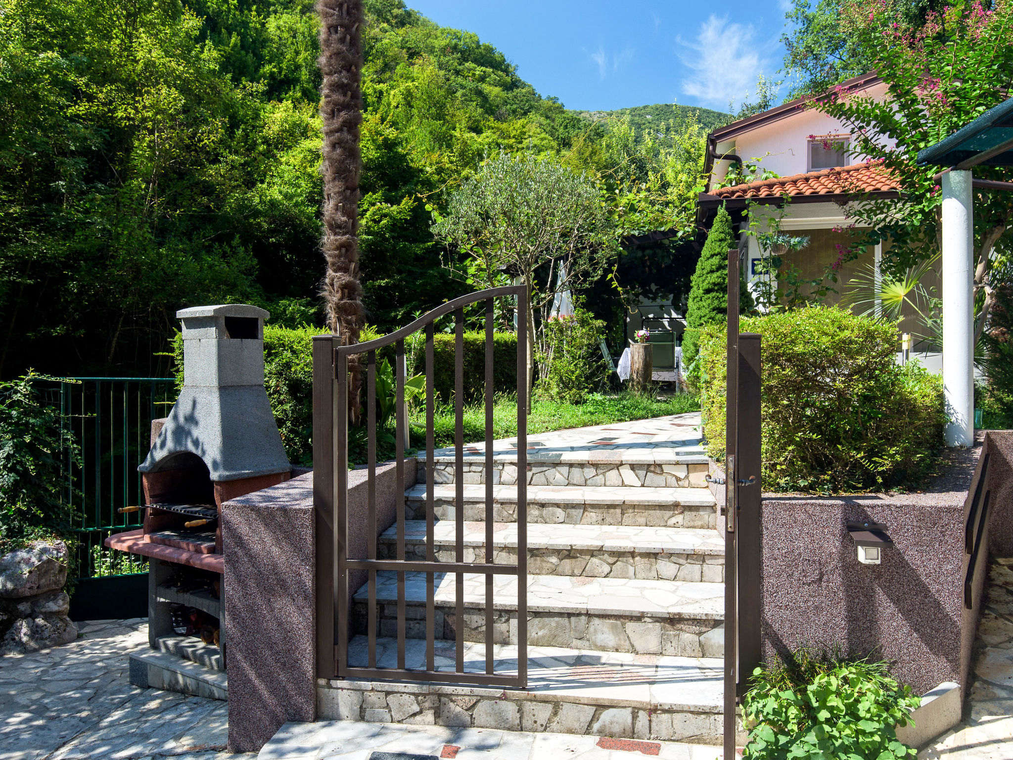 Foto 6 - Casa de 2 quartos em Lovran com piscina e jardim