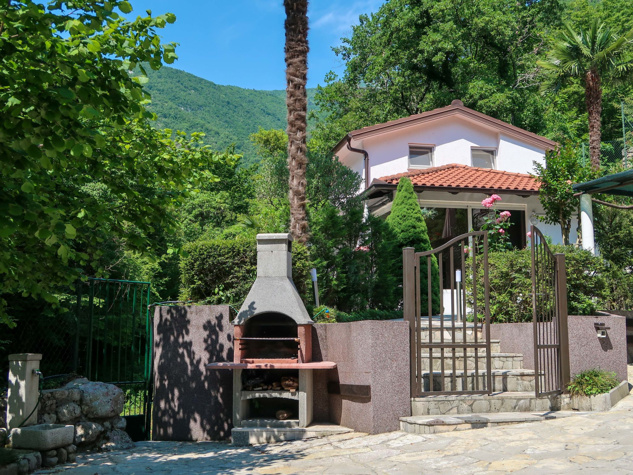 Foto 4 - Casa de 1 habitación en Lovran con piscina y jardín