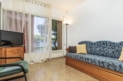 Photo 11 - 2 bedroom Apartment in Blanes with swimming pool and garden