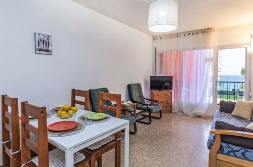 Photo 4 - 2 bedroom Apartment in Blanes with swimming pool and garden