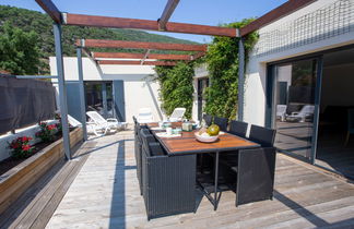 Photo 1 - Maison de 2 chambres à Le Lavandou avec terrasse et vues à la mer