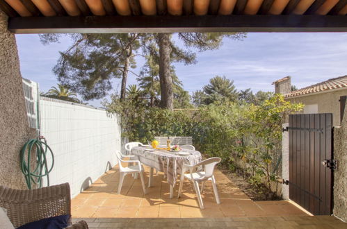 Photo 1 - Apartment in Saint-Cyr-sur-Mer with garden and terrace