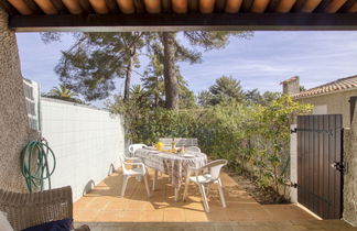 Photo 1 - Apartment in Saint-Cyr-sur-Mer with garden and terrace