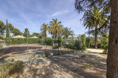 Photo 15 - Apartment in Saint-Cyr-sur-Mer with garden and terrace