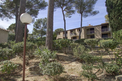 Photo 14 - Apartment in Saint-Cyr-sur-Mer with garden and terrace