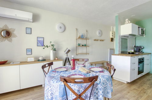 Foto 6 - Appartamento con 2 camere da letto a Saint-Cyr-sur-Mer con giardino e vista mare