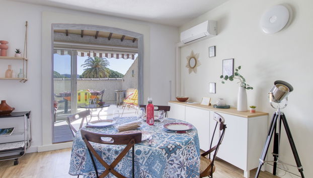 3 bedroom Apartment in Saint-Cyr-sur-Mer with garden and terrace - Photo 5