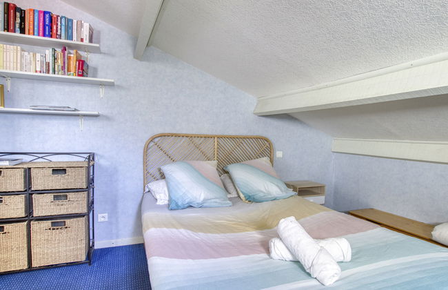 3 bedroom Apartment in Saint-Cyr-sur-Mer with garden and terrace - Photo 13