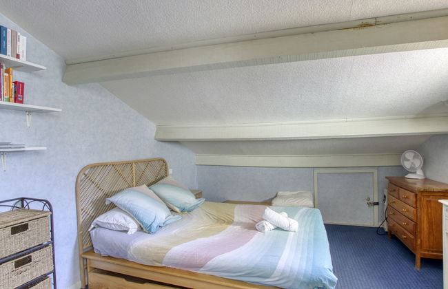 3 bedroom Apartment in Saint-Cyr-sur-Mer with garden and terrace - Photo 12