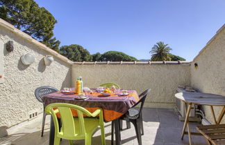 Photo 1 - 2 bedroom Apartment in Saint-Cyr-sur-Mer with garden and terrace