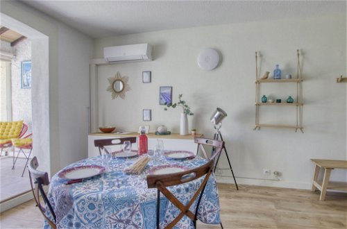 Foto 7 - Apartment mit 2 Schlafzimmern in Saint-Cyr-sur-Mer mit garten und blick aufs meer