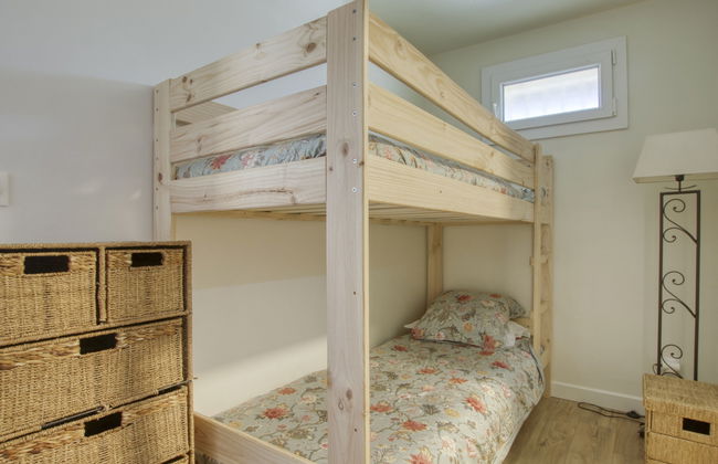 3 bedroom Apartment in Saint-Cyr-sur-Mer with garden and terrace - Photo 15