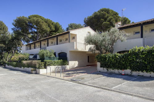 Photo 24 - 2 bedroom Apartment in Saint-Cyr-sur-Mer with garden and terrace