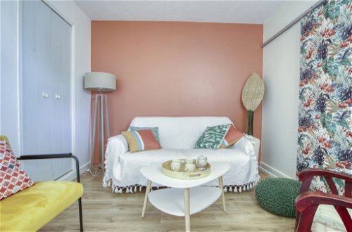 Foto 10 - Appartamento con 2 camere da letto a Saint-Cyr-sur-Mer con giardino e vista mare
