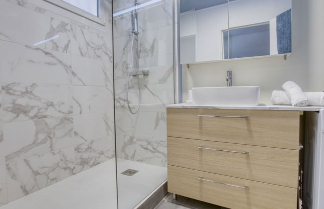 3 bedroom Apartment in Saint-Cyr-sur-Mer with garden and terrace - Photo 16