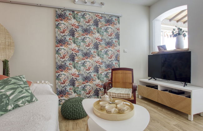 3 bedroom Apartment in Saint-Cyr-sur-Mer with garden and terrace - Photo 11