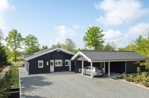 Photo 2 - Maison de 3 chambres à Oksbøl avec terrasse et bain à remous