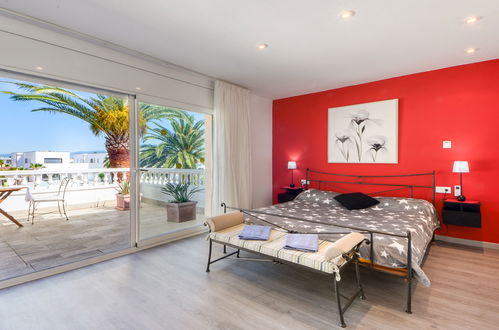 Foto 5 - Casa de 4 habitaciones en Castelló d'Empúries con piscina privada y jardín