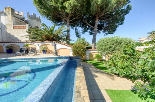 Foto 44 - Haus mit 4 Schlafzimmern in Castelló d'Empúries mit privater pool und garten