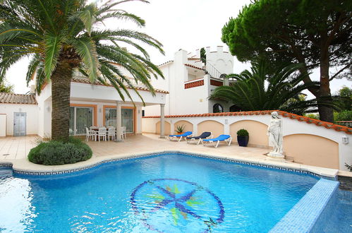 Photo 27 - Maison de 4 chambres à Castelló d'Empúries avec piscine privée et vues à la mer